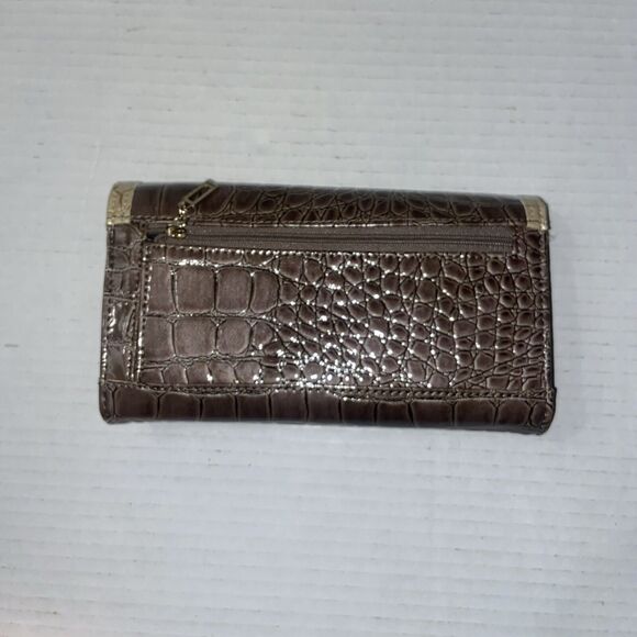 Large Guess Tri-fold Patent Leather Bling Wallet. Good Condition. - Picture 3 of 8